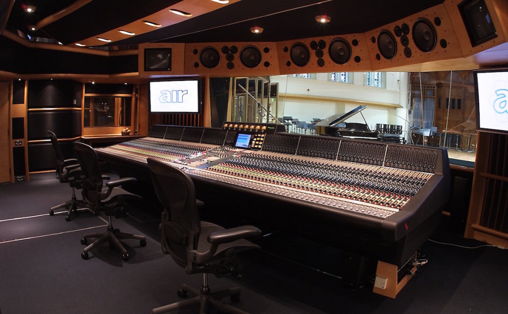 La console Neve 88R nella control room