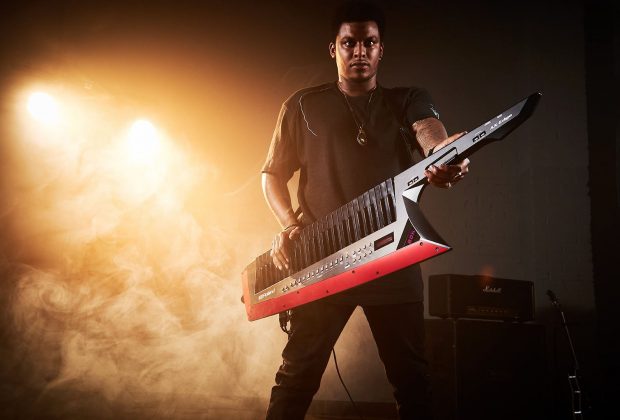 Roland AX Edge keytar keyboard synth sintetizzatore studio live