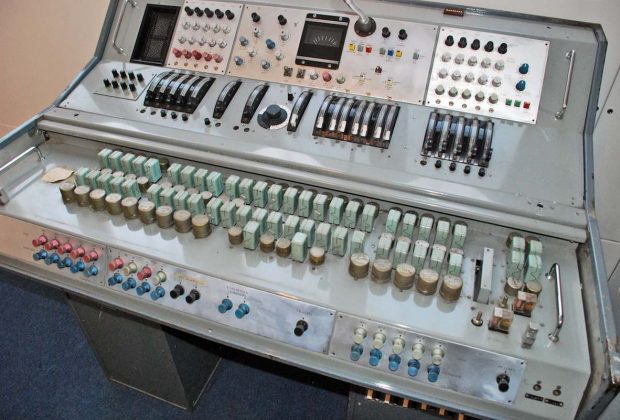 BBC:EMI BTR4 Tape Recorder hardware outboard recording mix funky junk audiofader