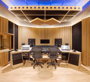 SSL Origin Flow Studios regia control room mixer banco hardware recording mixing midiware audiofader