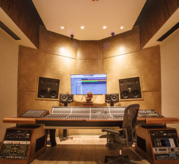 Expanding Sky Studio 2023 Audient ASP8024 Heritage Edition console banco mixing hardware leading technologies audiofader